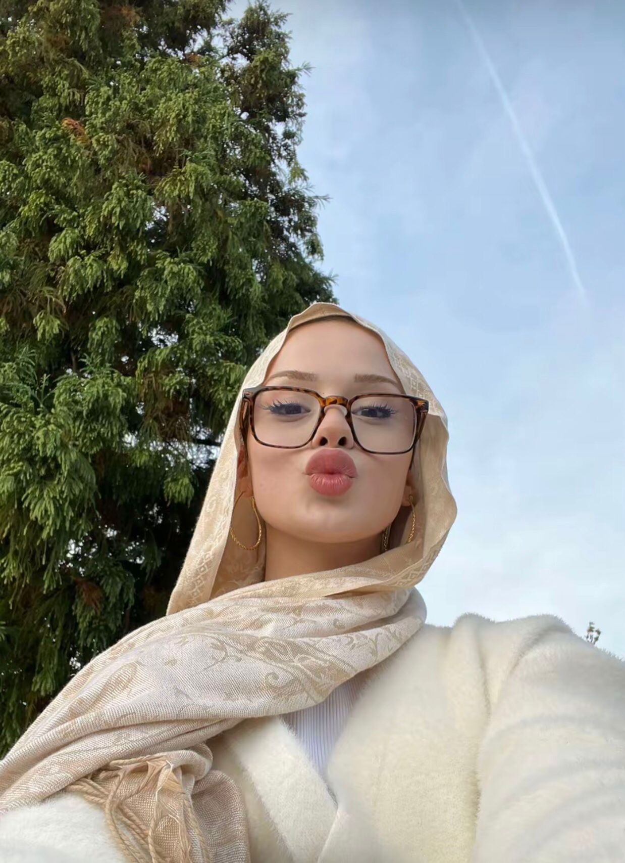 Tol İri Göğüslü Bayan Escort Şule